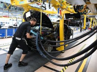 Giganci z Niemiec zwalniają na potęgę. Płacą za to miliardy euro