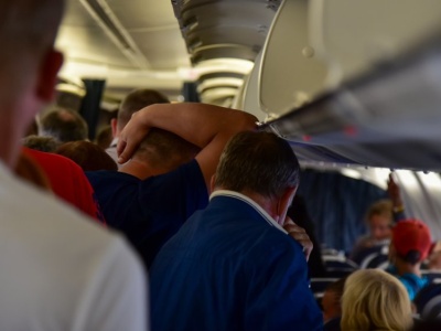 Samolot wypada z pasa i co ma zrobić pasażer? 5 rad, które musisz zapamiętać