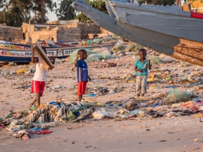 Ponure oblicze Black Friday. Toną w naszych ubraniach