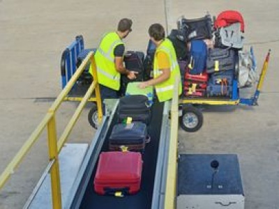 Skarbówka zatrzymała ich na lotnisku Chopina. Oto co mieli w walizkach