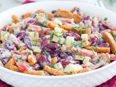 Na andrzejki robię sałatkę hotelową. Już po pierwszym kęsie każdy błaga o przepis