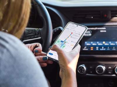 Gemini rozpycha się w Mapach Google. Debiut nowego asystenta AI w nawigacji