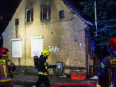 Pożar w Zielonej Górze. Płomienie w budynku w centrum – akcja gaśnicza (ZDJĘCIA)