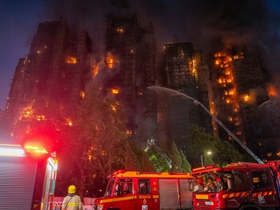 Rośnie tragiczny bilans pożaru w Hongkongu. Policja poinformowała o pierwszych zatrzymaniach