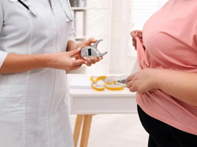 Prof. Lucyna Ostrowska: Konieczne jest leczenie, a nie odchudzanie