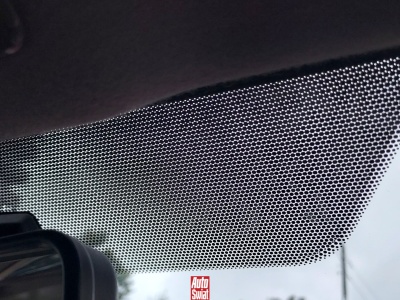 Czarne kropki na szybach i lusterkach – po co są i dlaczego ich nie znajdziemy w zabytkowych autach?