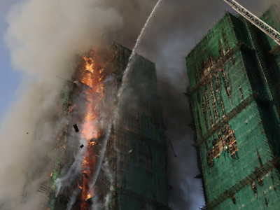 Najkrwawszy pożar w Hongkongu od 1948 roku: Liczba ofiar śmiertelnych w wieżowcach mieszkalnych wzrosła do 44, setki wciąż zaginionych