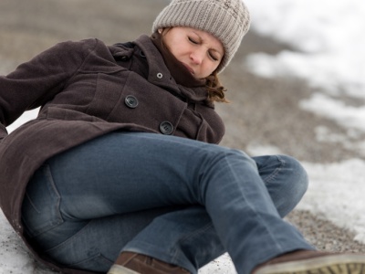 Upadek na lodzie. Mało kto wie, że możesz dostać nawet 200 tys. zł odszkodowania