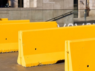 Specjalne betonowe zapory zablokują dostęp do centrum Krakowa. Wyjątkowe środki ostrożności przed jarmarkami