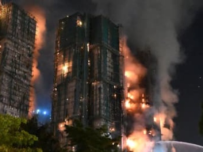 Tragiczny pożar wieżowców w Hongkongu. Trzech aresztowanych