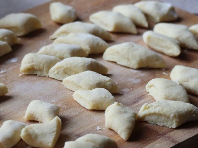 Tak zazwyczaj psujemy kopytka. Przez ten błąd smakują jak podeszwa