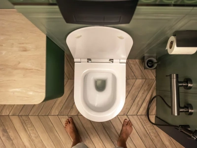 Nie uwierzysz, co wylatuje z toalety przy spłukiwaniu – i jak się przed tym chronić!