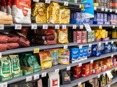 Podróbki kawy zalewają polskie sklepy internetowe. Wygląda jak oryginał, ale to tylko imitacja