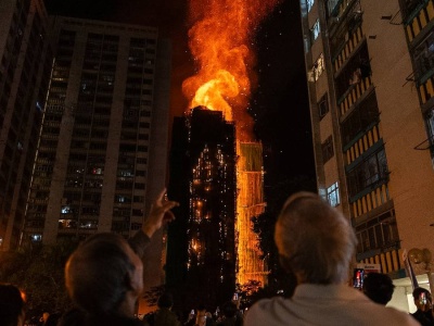 Chiny wyciągają konsekwencje po pożarze w Hongkongu. Pierwsze aresztowania
