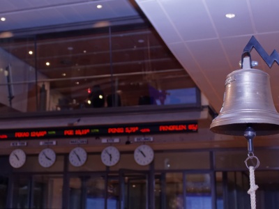 WIG20 lawiruje wokół 3000 pkt przy słabości handlu i Orlenu