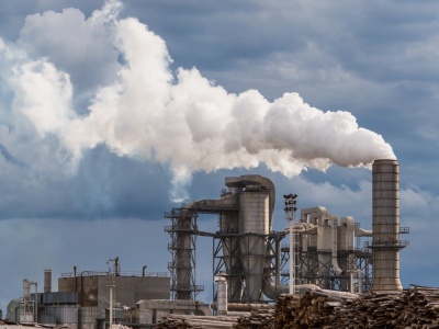 Polski przemysł nie nadąża za dekarbonizacją. Emisje spadły jedynie o 6%
