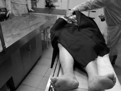 Odciął głowę i podpalił samochód. Po tym... pojechał na wesele