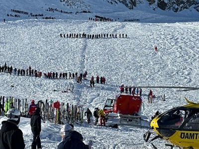Narciarze wywołali olbrzymią lawinę w Tyrolu. Polscy ratownicy w akcji