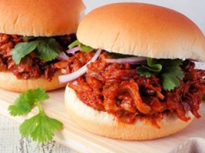 Na kolację przygotowuję ulubionego burgera. Przepis mam od kuzynki wegetarianki