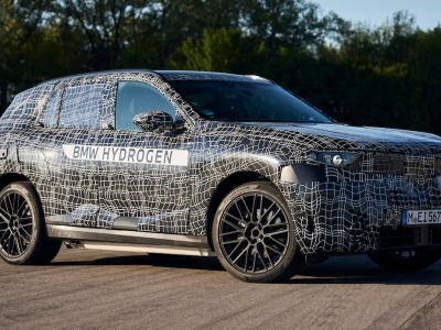 Nowe BMW X5 dostanie napęd, który w Toyocie sprawił, że elegancka limuzyna straciła 60% wartości w dwa lata