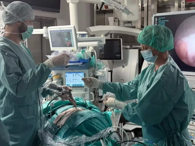 Endoskopia zamiast dużego cięcia. Nowoczesne operacje kręgosłupa w Krakowie