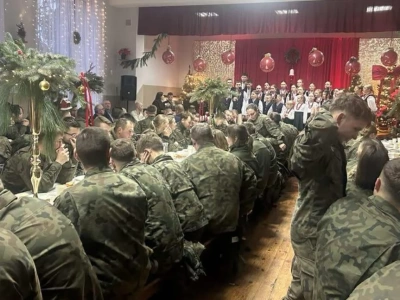 Uroczyste spotkanie wigilijne żołnierzy 15 batalionu lekkiej piechoty z Dąbrowy-Moczydeł