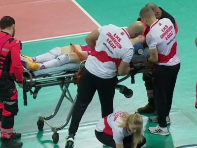 Nieprzyjemny incydent w meczu Tauron Ligi! Siatkarka wywieziona z hali na noszach