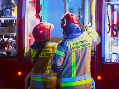 Groźna sytuacja w bloku w Krakowie. Pożar wybuchł tuż przed 20:00