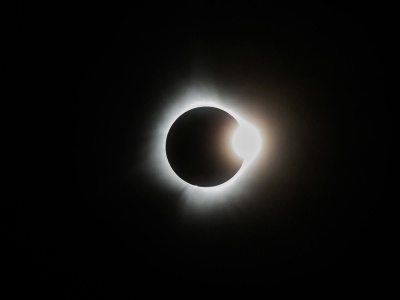 Nadchodzi całkowite zaćmienie Słońca. Sprawdź, gdzie i jak je oglądać