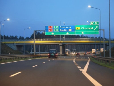 Kto tu ma pierwszeństwo? Pas rozbiegowy myli kierowców, a za błędy trzeba płacić