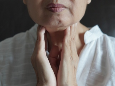 Zimą pojawia się częściej. Niewinny objaw, który zapowiada poważną chorobę