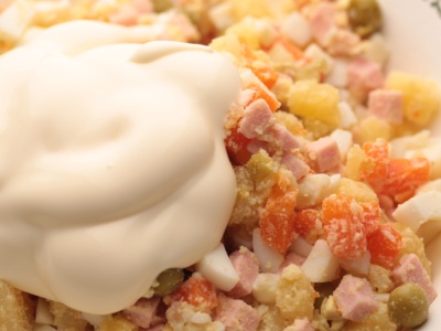 Uszkadza mózg. Najbardziej toksyczny składnik diety, a i tak zjadamy na potęgę