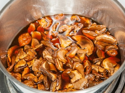 Zawsze dodaję to do wody do moczenia grzybów. Dzięki temu nie są gorzkie