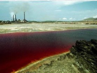 To jezioro to płynna trucizna. Zabije w godzinę