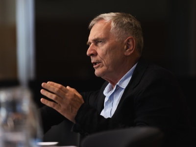 „AI najwygodniejszą wymówką zwolnień”. Prof. Obłój: Nie wiemy, co nas czeka