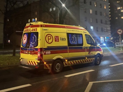 Nietrzeźwa matka jechała po dziecko do przedszkola. Uderzyła na Ochocie czołowo w śmieciarkę