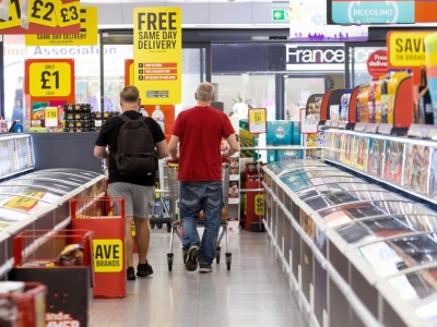 Brytyjscy konsumenci ograniczają wydatki. Słabe wyniki sprzedaży w Czarny Piątek i rosnąca niepewność gospodarcza