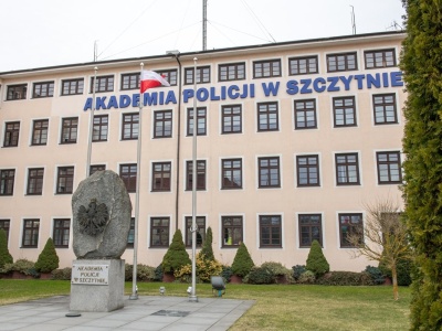 „Zgłosił mobbing i stracił pracę”. Ministerstwo komentuje skandal w Akademii Policji