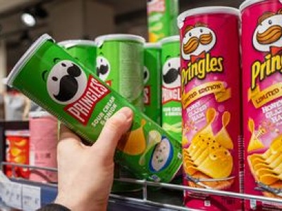 Gigant spożywczy przejmuje producenta Pringlesów. Oto szczegóły