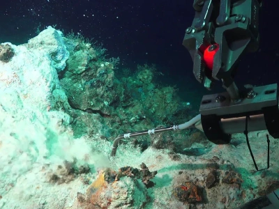 Niemal wrząca woda pod grecką wyspą. Co skrywają nowe kominy na dnie morza