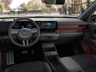 Koreański SUV sprawił Omodzie 5 Hybrid kłopot. Pali 4,5 l, po przecenie kosztuje tylko o 7 tys. zł więcej, a bagażnik ma z zupełnie innej ligi