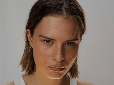 Clean girl make-up odchodzi do lamusa. W 2026 roku wszyscy nosimy 