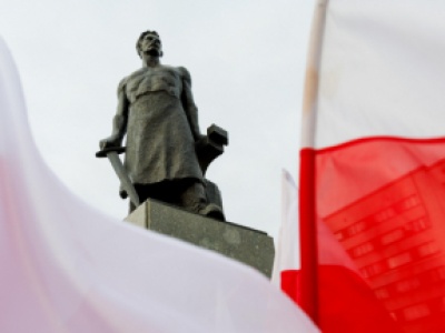 Pomnik Powstańca Śląskiego po renowacji wrócił na Plac Powstańców Śląskich w Chorzowie