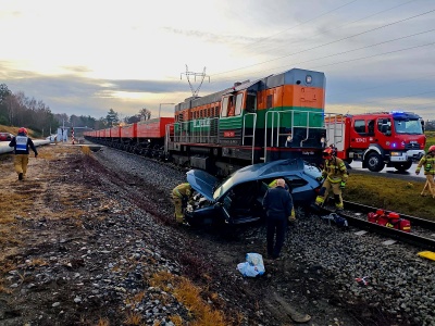 Polkowice. Wjechał Skodą wprost pod pociąg