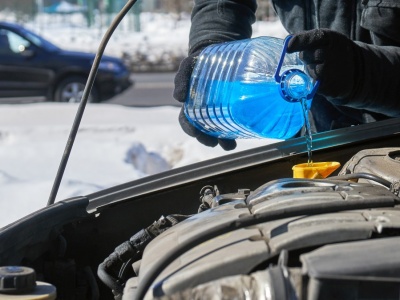 Policja może zatrzymać Ci prawo jazdy. Powodem może być płyn do spryskiwaczy