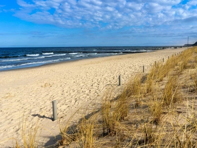 Bałtyk zamiast Sycylii? Coolcation robi z Polski wakacyjny hit