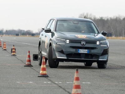 Nowy Citroën C5 Aircross na torze w Balocco. Slalom, test łosia i kostka brukowa