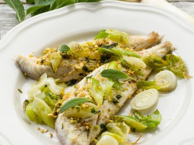 Znana ryba z tym dodatkiem to nowy hit. Urosła konkurencja dla karpia. Poznajcie tajniki tej pyszności