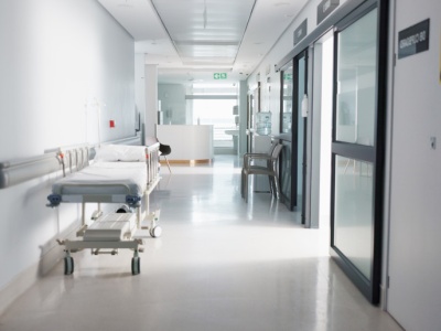 Zmarła pacjentka. Prokuratura postawiła zarzuty, wojewoda wykreślił szpital z rejestru