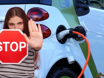 Nadchodzi rewolucja w autach elektrycznych. Już wkrótce będą ładować się całkowicie bez kabli